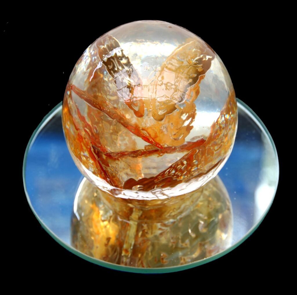 Esfera con Mariposas Doradas